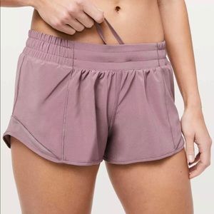 Lululemon Hotty Hot Shorts RARE- Figue 2.5 inch